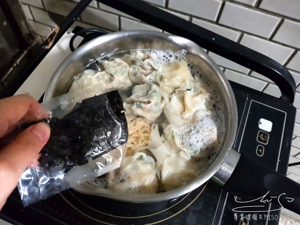 好好吃大餛飩 自己煮美食 專業噗嚨共MISO吃走 (22).jpg