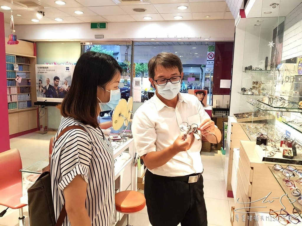 德恩堂眼鏡 莊敬店 台北配眼鏡推薦 專業噗嚨共MISO吃走 (17).jpg