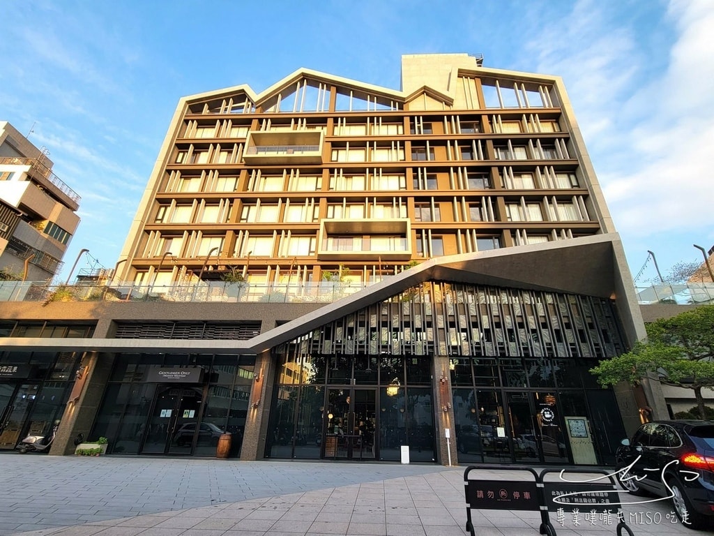 U.I.J Hotel _ Hostel - 友愛街旅館 台南住宿推薦 專業噗嚨共MISO吃走 (1).jpg