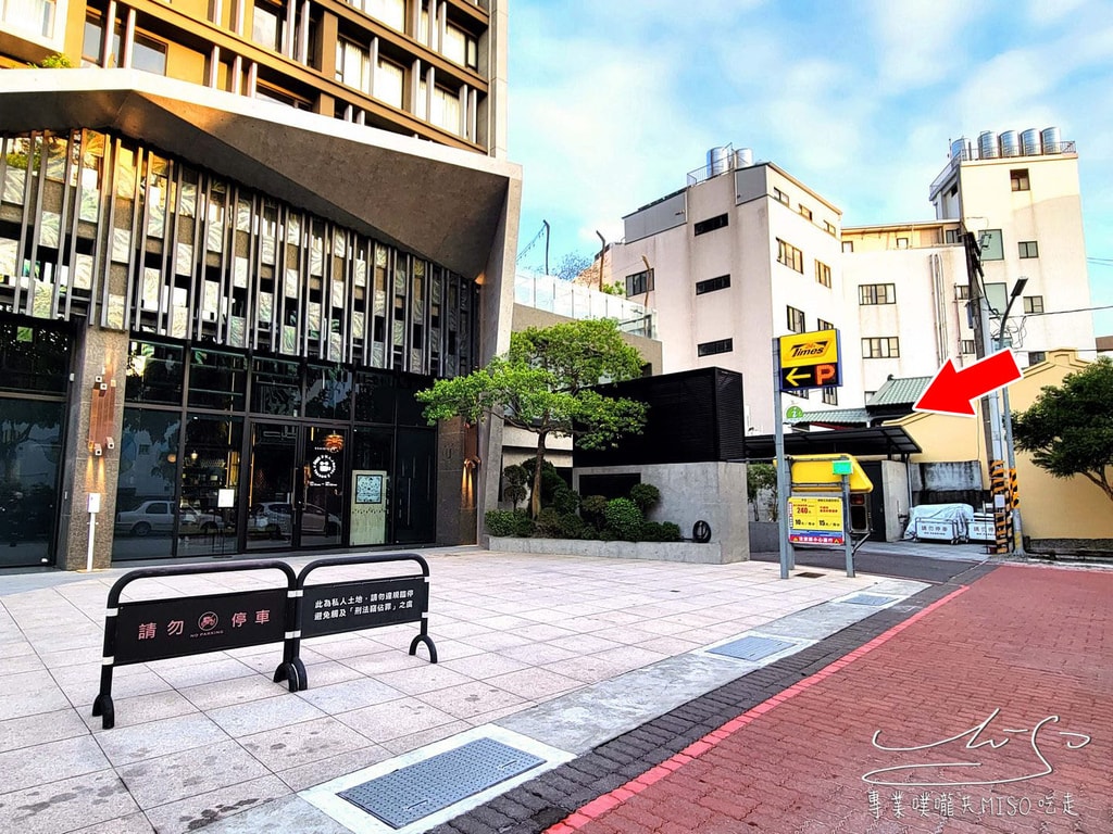 U.I.J Hotel _ Hostel - 友愛街旅館 台南住宿推薦 專業噗嚨共MISO吃走 (2).jpg