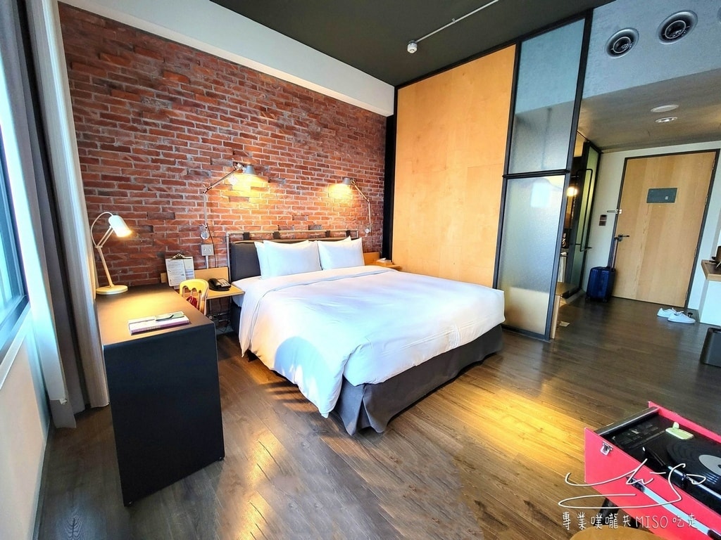 U.I.J Hotel _ Hostel - 友愛街旅館 台南住宿推薦 專業噗嚨共MISO吃走 (19).jpg