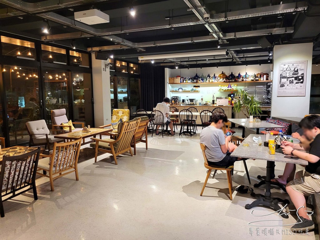 U.I.J Hotel _ Hostel - 友愛街旅館 台南住宿推薦 專業噗嚨共MISO吃走 (38).jpg