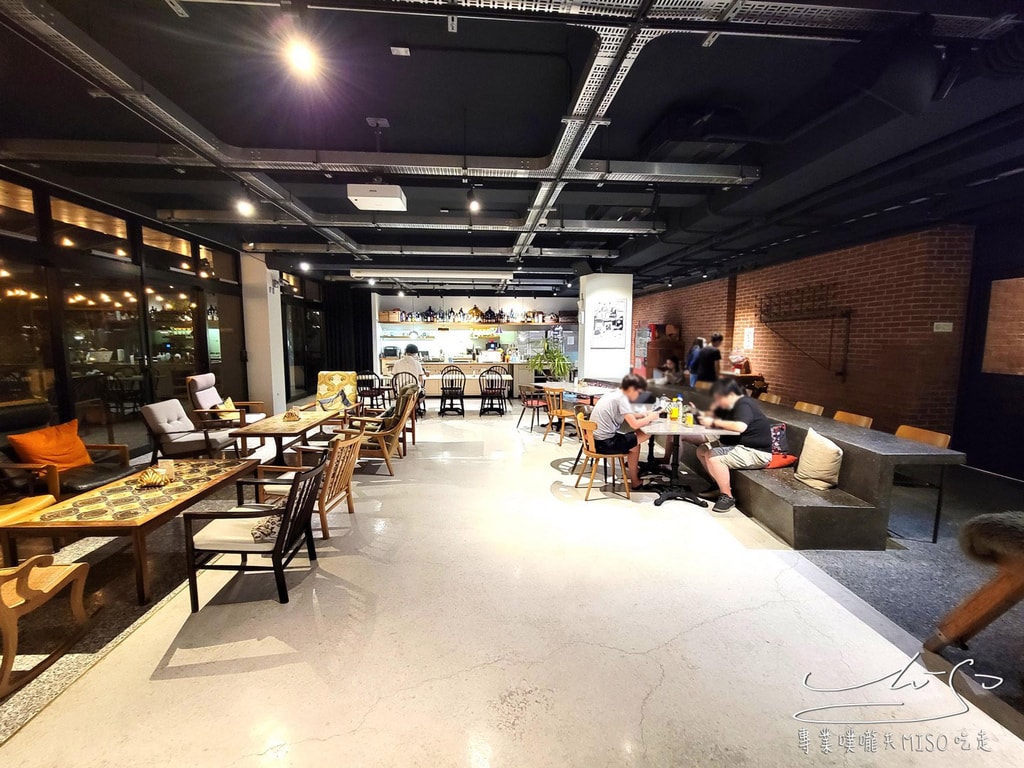 U.I.J Hotel _ Hostel - 友愛街旅館 台南住宿推薦 專業噗嚨共MISO吃走 (46).jpg