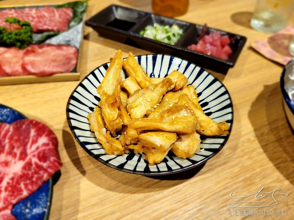 淡定人生炭火燒肉小酒館 板橋必吃燒肉 聚餐首選餐廳 專業噗嚨共MISO吃走 (6).jpg