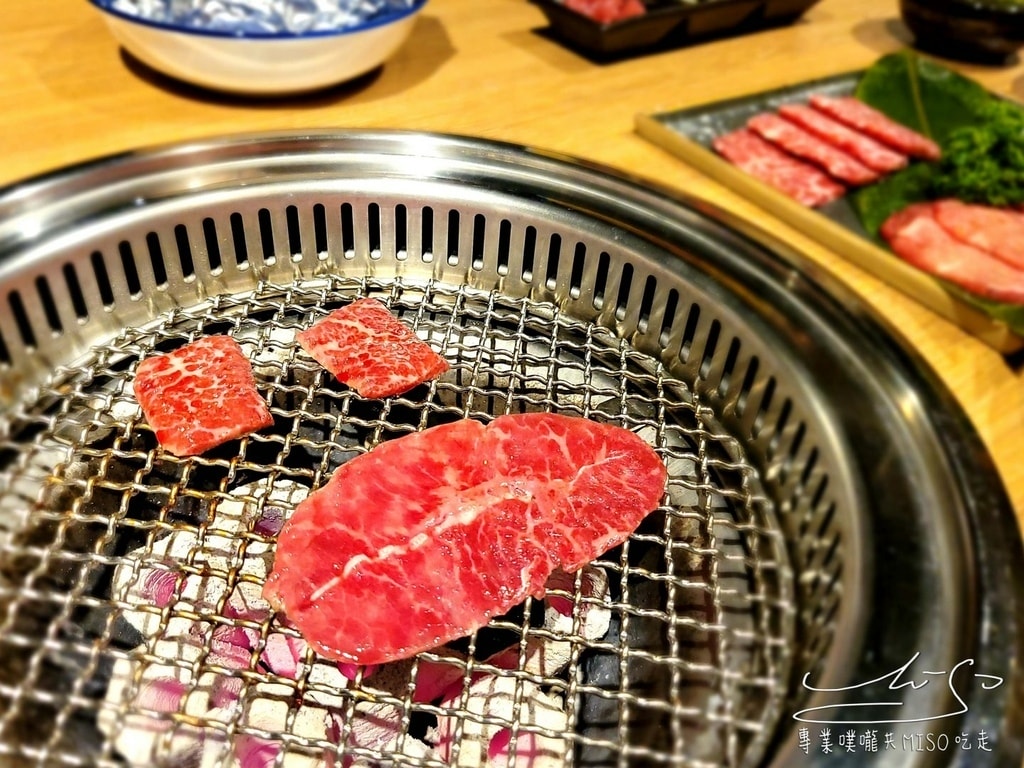 淡定人生炭火燒肉小酒館 板橋必吃燒肉 聚餐首選餐廳 專業噗嚨共MISO吃走 (15).jpg