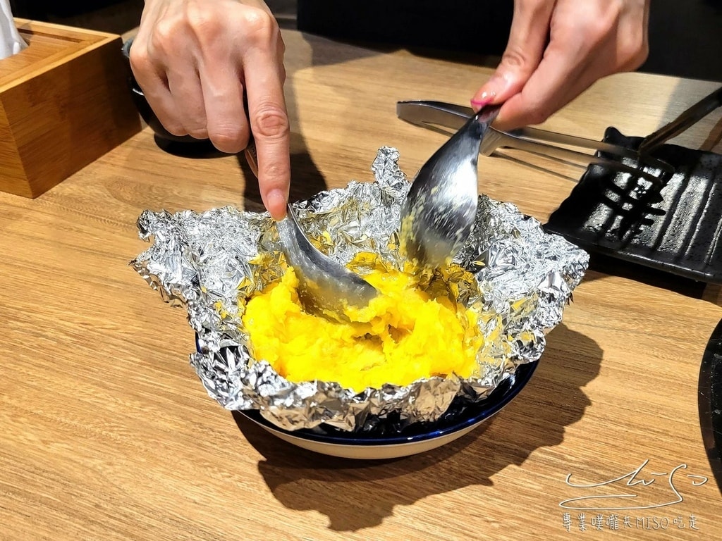 淡定人生炭火燒肉小酒館 板橋必吃燒肉 聚餐首選餐廳 專業噗嚨共MISO吃走 (37).jpg