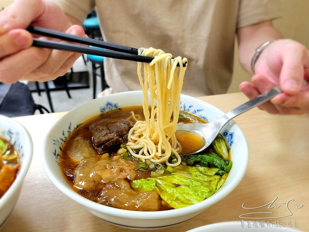 牛香原汁牛肉麵 永和牛肉麵推薦 頂溪美食 豆漿紅茶免費喝 專業噗嚨共MISO吃走 (21).jpg