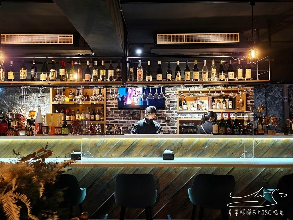 From A  紅酒吧  中山區酒吧 條通 WINE BAR 林森北酒吧 日式酒店 專業噗嚨共MISO吃走 (8).jpg