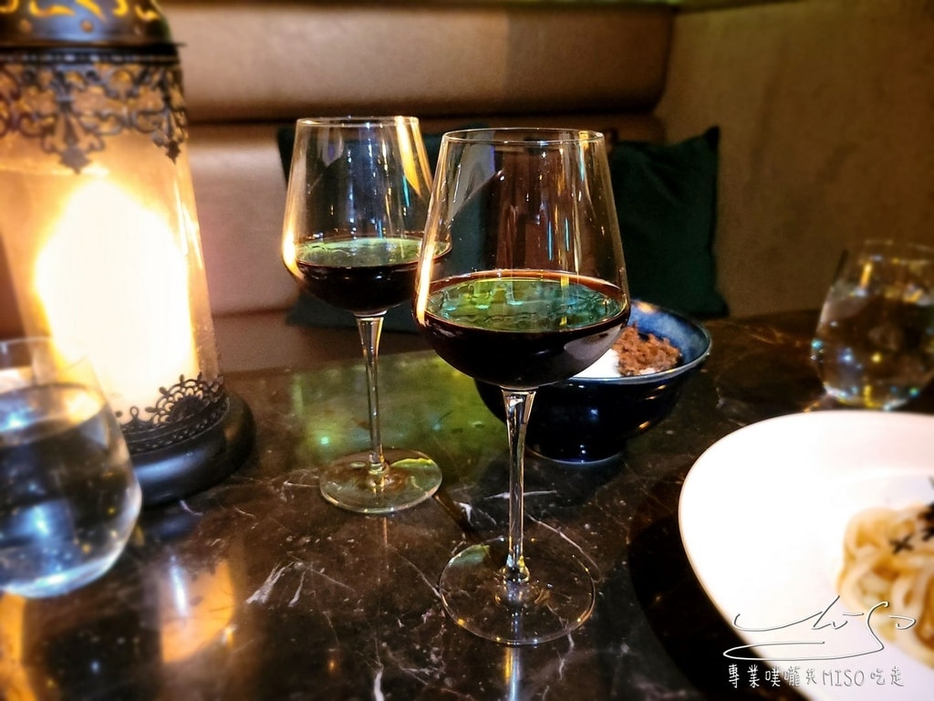 From A  紅酒吧  中山區酒吧 條通 WINE BAR 林森北酒吧 日式酒店 專業噗嚨共MISO吃走 (19).jpg