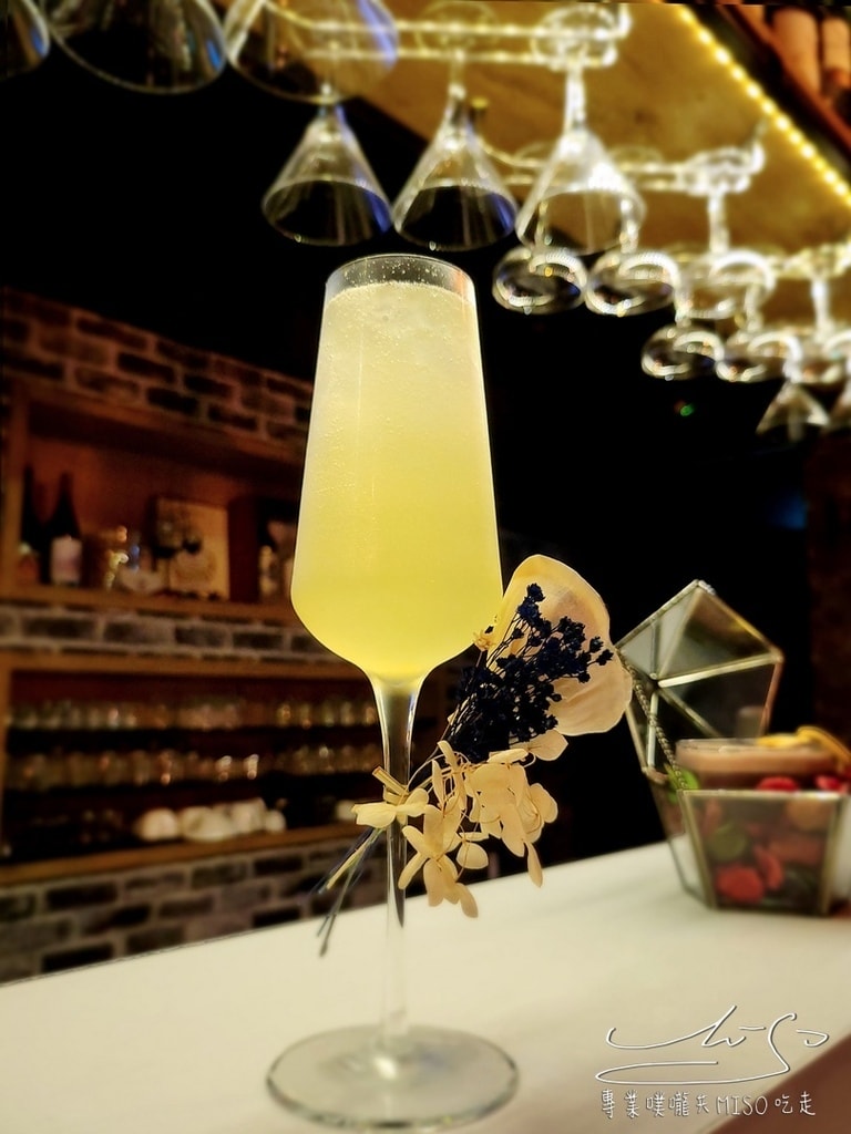 From A  紅酒吧  中山區酒吧 條通 WINE BAR 林森北酒吧 日式酒店 專業噗嚨共MISO吃走 (31).jpg