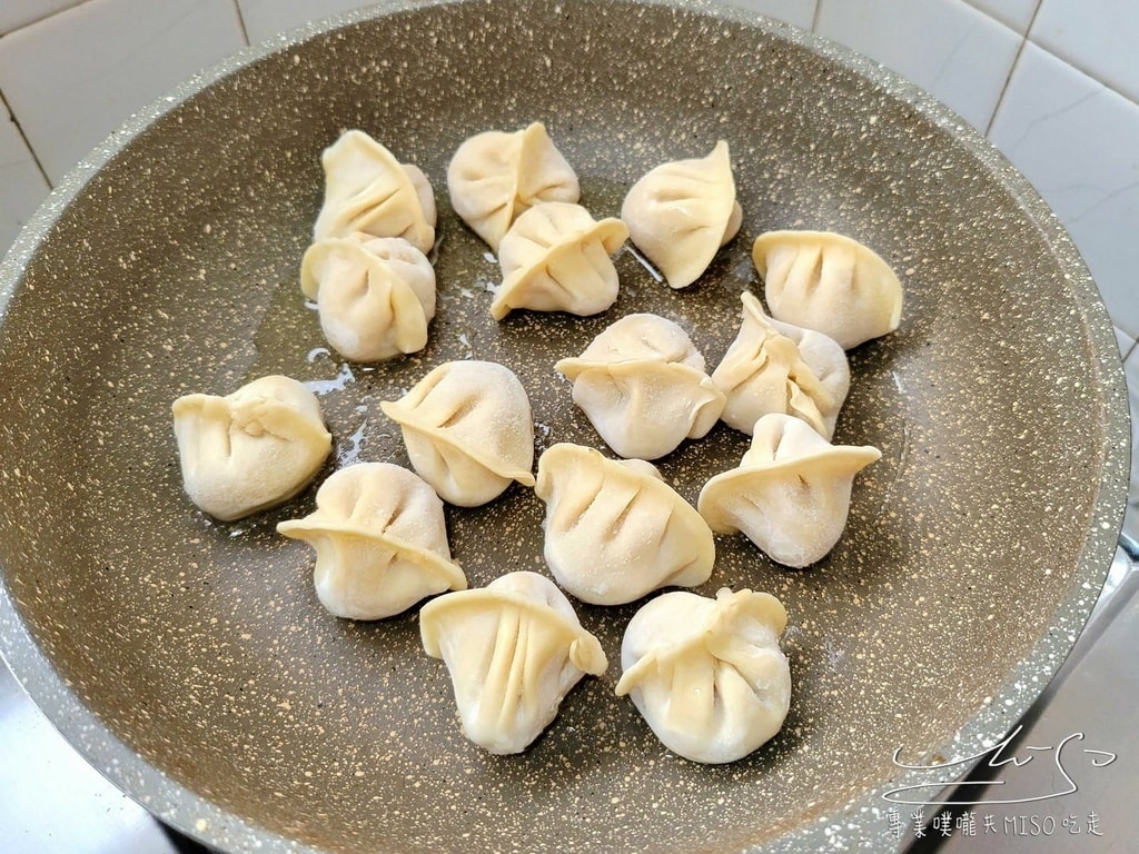 英知味濃湯水餃 宅配美食 宵夜推薦懶人水餃 鮮蝦水餃 剝皮辣椒水餃 開箱 專業噗嚨共MISO_10.jpg