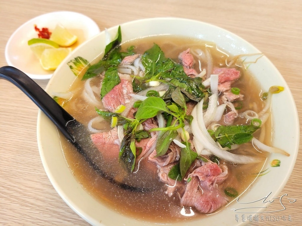 霜 越南河粉 忠孝復興美食 東區美食 SOGO午餐 忠孝復興午餐 專業噗嚨共MISO吃走 (5).jpg