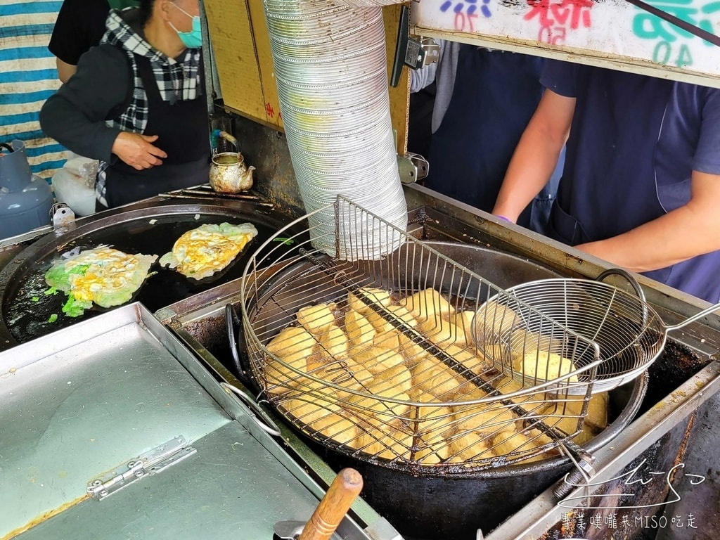 虎頭山小吃 明倫三聖宮九龍噴泉前臭豆腐 桃園美食 桃園虎頭山美食 專業噗嚨共MISO吃走 (5).jpg