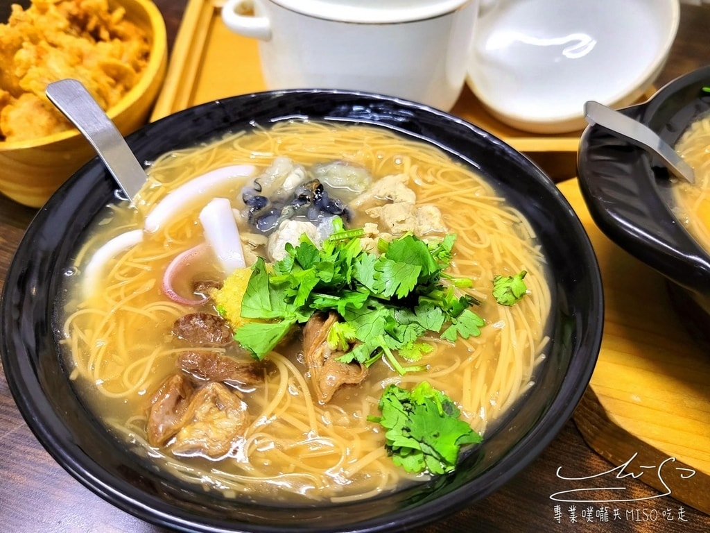 賴桑透抽蚵仔麵線 萬華美食 龍山寺美食推薦 雞排 佛跳牆推薦 專業噗嚨共MISO吃走 (19).jpg