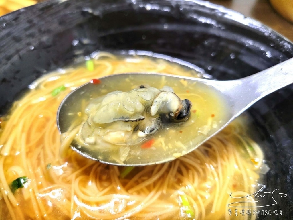 賴桑透抽蚵仔麵線 萬華美食 龍山寺美食推薦 雞排 佛跳牆推薦 專業噗嚨共MISO吃走 (18).jpg