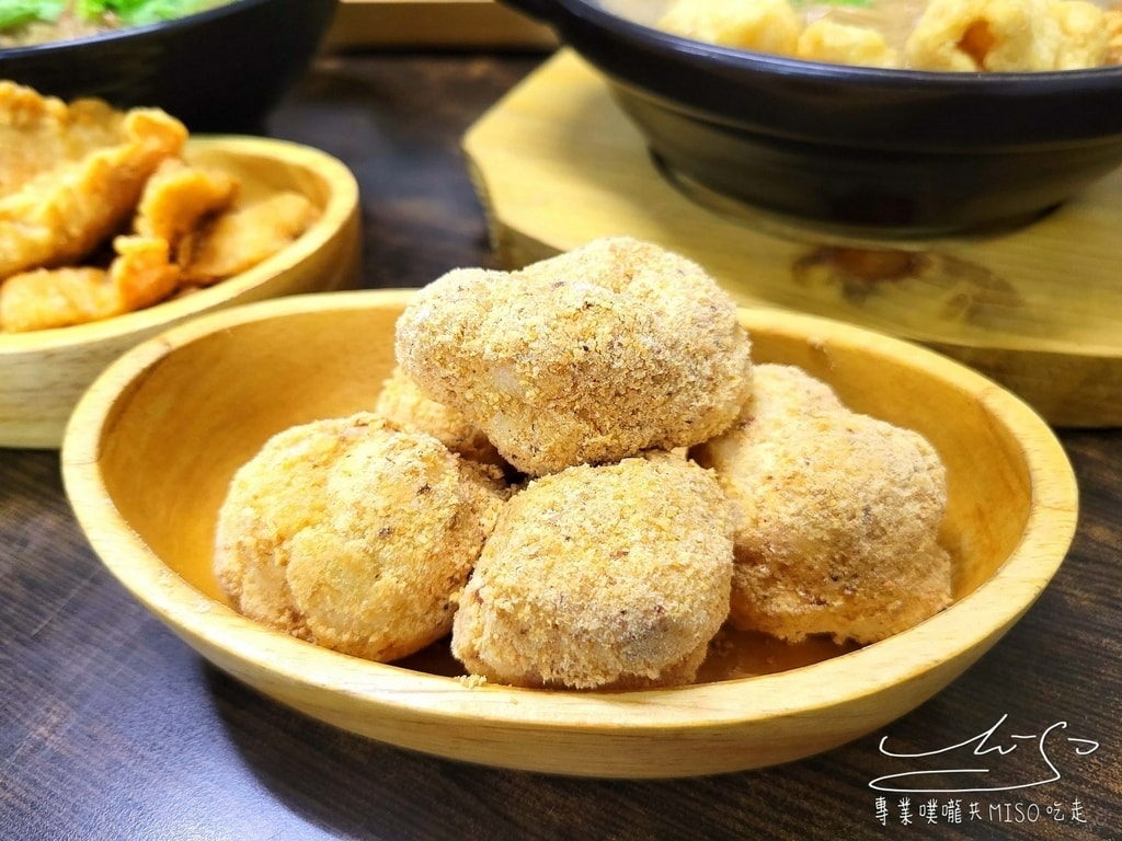 賴桑透抽蚵仔麵線 萬華美食 龍山寺美食推薦 雞排 佛跳牆推薦 專業噗嚨共MISO吃走 (21).jpg