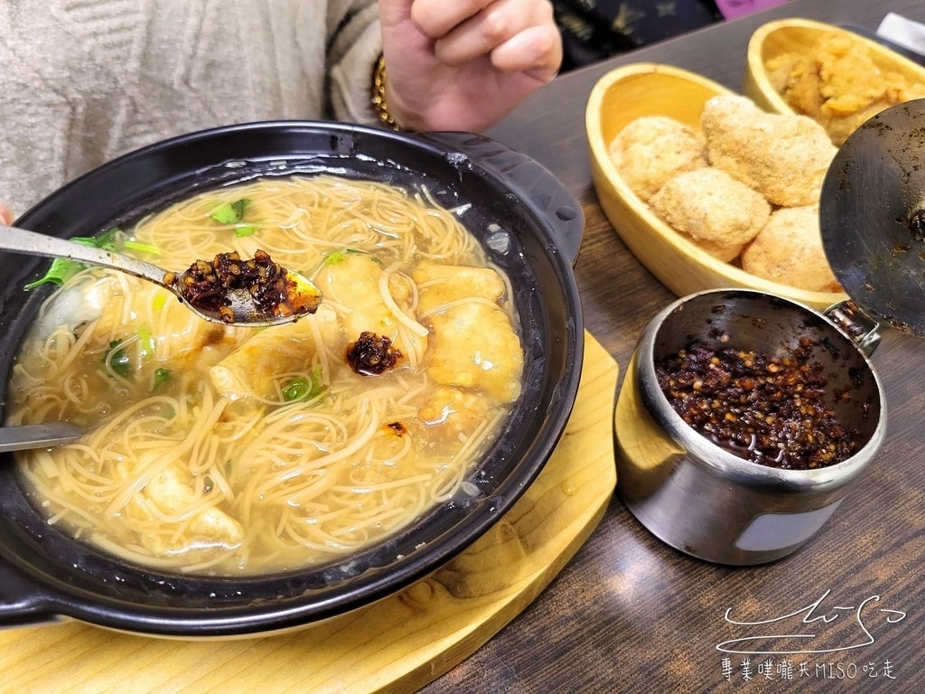 賴桑透抽蚵仔麵線 萬華美食 龍山寺美食推薦 雞排 佛跳牆推薦 專業噗嚨共MISO吃走 (26).jpg