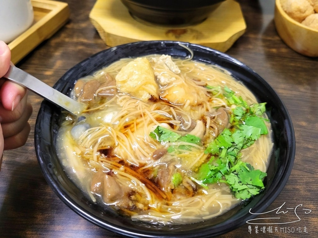 賴桑透抽蚵仔麵線 萬華美食 龍山寺美食推薦 雞排 佛跳牆推薦 專業噗嚨共MISO吃走 (25).jpg