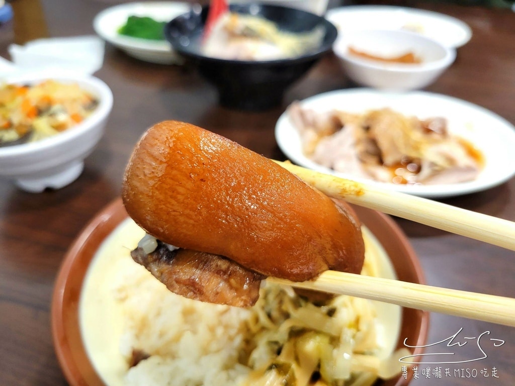 阿鴻知高飯鱸魚湯 華西街夜市美食 梧州街觀光夜市美食 艋舺夜市美食 廣州街夜市美食 萬華魯肉飯 萬華美食 龍山寺美食 專業噗嚨共MISO吃走 (25).jpg