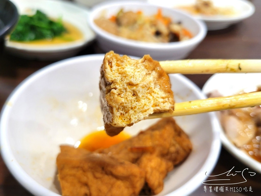 阿鴻知高飯鱸魚湯 華西街夜市美食 梧州街觀光夜市美食 艋舺夜市美食 廣州街夜市美食 萬華魯肉飯 萬華美食 龍山寺美食 專業噗嚨共MISO吃走 (27).jpg