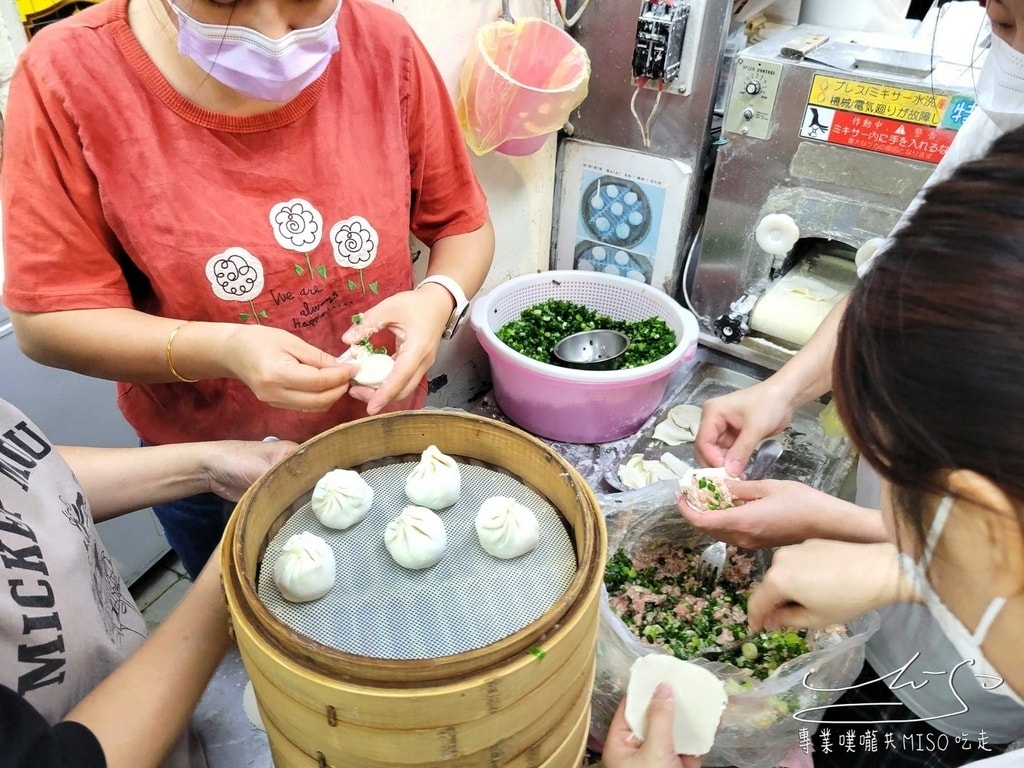 御冠園鮮肉湯包專賣店 中原大學美食 中原夜市必吃 桃園湯包推薦 專業噗嚨共MISO吃走 (7).jpg