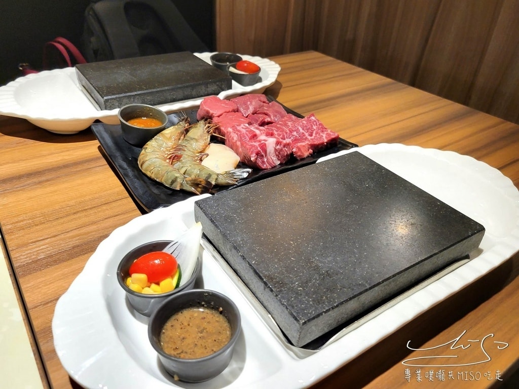 洋石岩燒牛排 Young Stone Steak House 台北東區牛排 自助吧吃到飽 台北岩燒牛排推薦 專業噗嚨共MISO吃走 (22).jpg