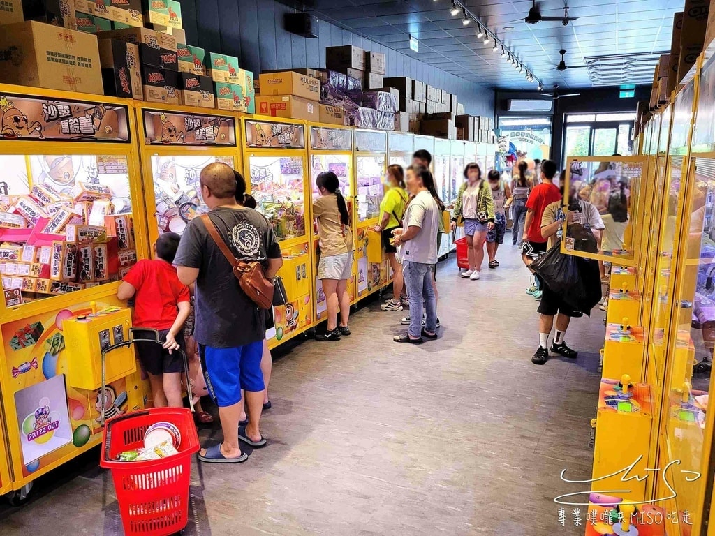 沙發馬鈴薯樂園 沙鹿東晉店 靜宜夜市 娃娃機複合式主題樂園 台中半日遊 台中親子主題樂園 專業噗嚨共MISO吃走 (61).jpg