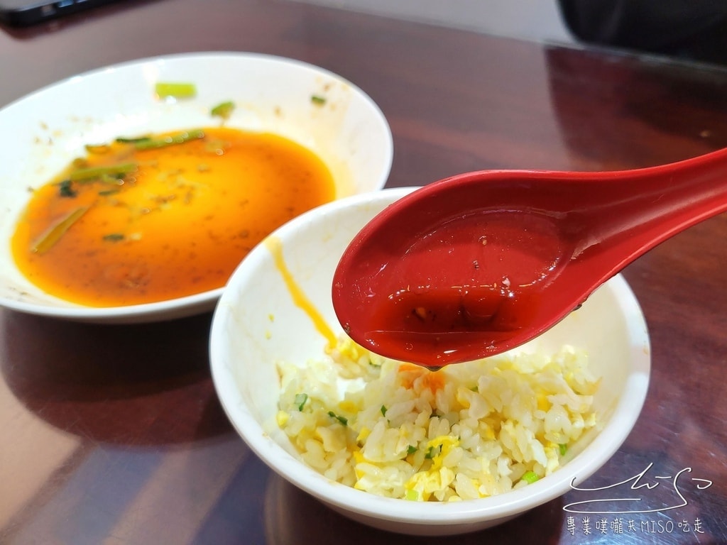 菱東方 中和炒飯 平民鼎泰豐 景平站美食 排骨蛋炒飯 專業噗嚨共MISO吃走 (22).jpg