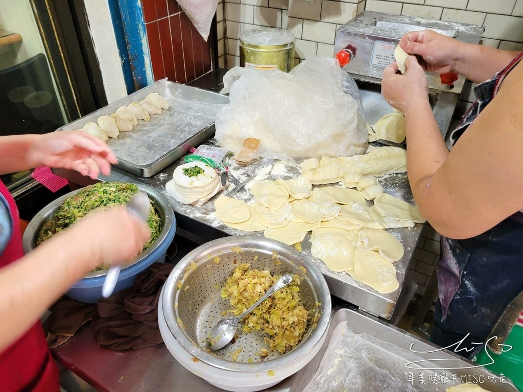 怡味餐店 花蓮美食 花蓮必吃 花蓮早餐推薦 脆皮炸蛋餅 專業噗嚨共MISO吃走 (4).jpg