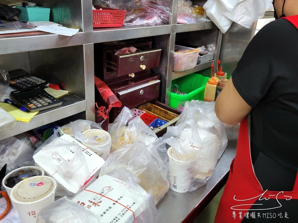 怡味餐店 花蓮美食 花蓮必吃 花蓮早餐推薦 脆皮炸蛋餅 專業噗嚨共MISO吃走 (11).jpg