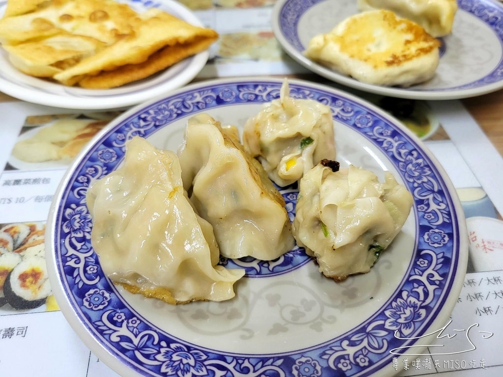 怡味餐店 花蓮美食 花蓮必吃 花蓮早餐推薦 脆皮炸蛋餅 專業噗嚨共MISO吃走 (14).jpg