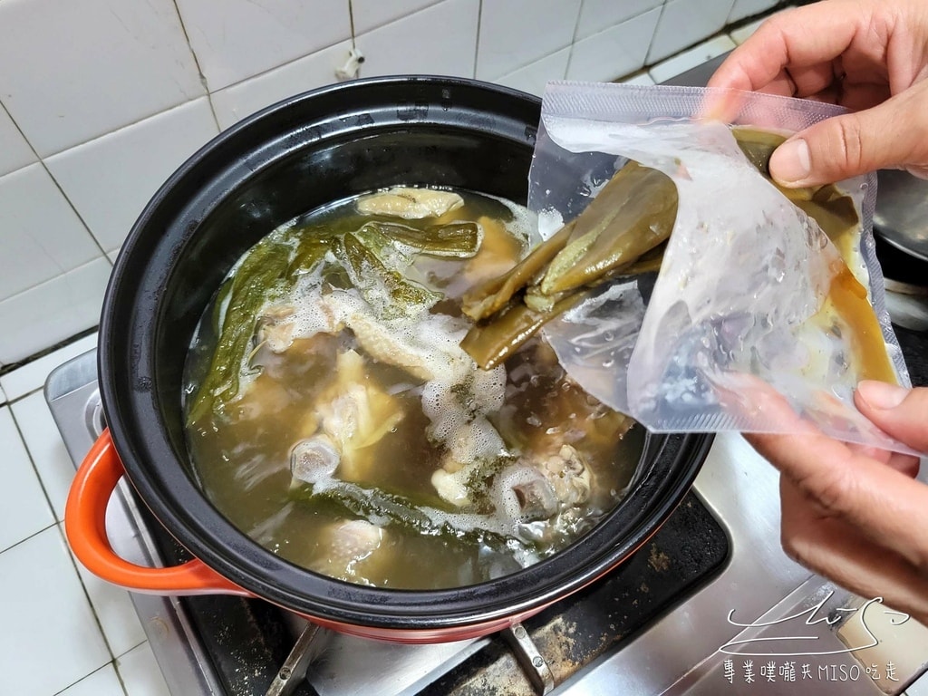 好市多開箱 雙月阿甘剝皮辣椒雞湯 雙月食品社 全家美食 雙月愛恨椒芝麵 專業噗嚨共MISO吃走 (8).jpg