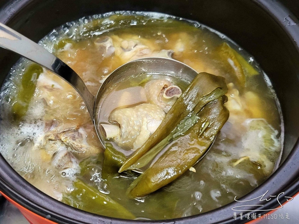 好市多開箱 雙月阿甘剝皮辣椒雞湯 雙月食品社 全家美食 雙月愛恨椒芝麵 專業噗嚨共MISO吃走 (9).jpg