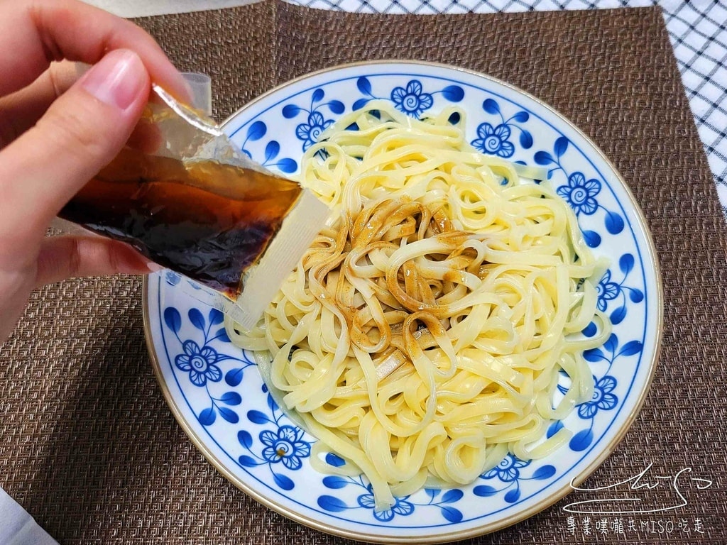 好市多開箱 雙月阿甘剝皮辣椒雞湯 雙月食品社 全家美食 雙月愛恨椒芝麵 專業噗嚨共MISO吃走 (17).jpg