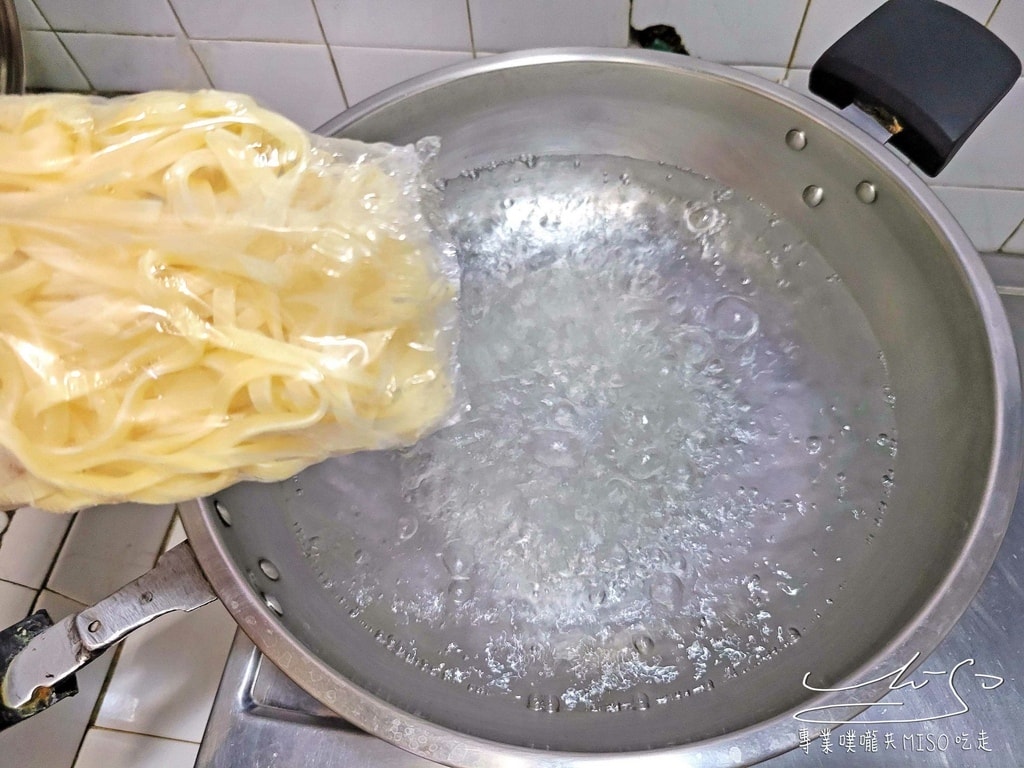 好市多開箱 雙月阿甘剝皮辣椒雞湯 雙月食品社 全家美食 雙月愛恨椒芝麵 專業噗嚨共MISO吃走 (16).jpg