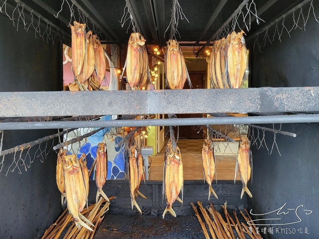 升火伊娜現烤飛魚 伊娜飛魚 花蓮美食 花蓮豐濱美食 專業噗嚨共MISO吃走 (9).jpg