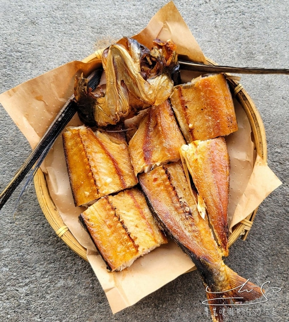 升火伊娜現烤飛魚 伊娜飛魚 花蓮美食 花蓮豐濱美食 專業噗嚨共MISO吃走 (20).jpg