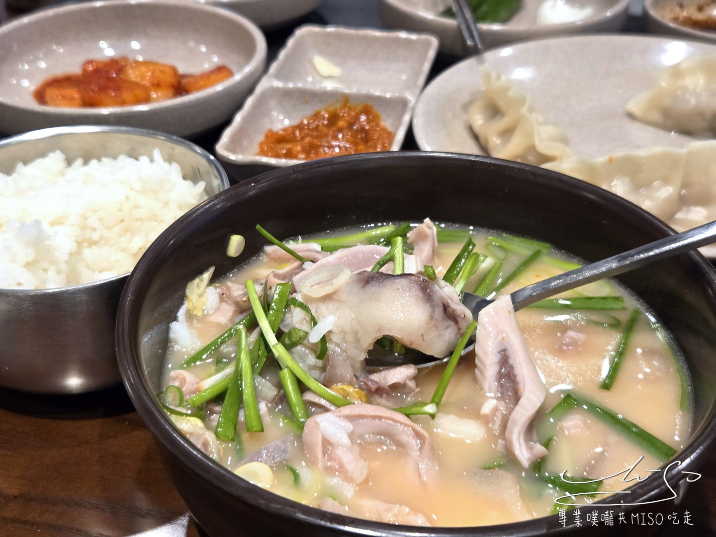 大川湯飯鐘路直營店(대천국밥종로직영점)｜大邱美食推薦，牛骨湯熬煮湯底，半月堂站好吃豬肉湯飯！