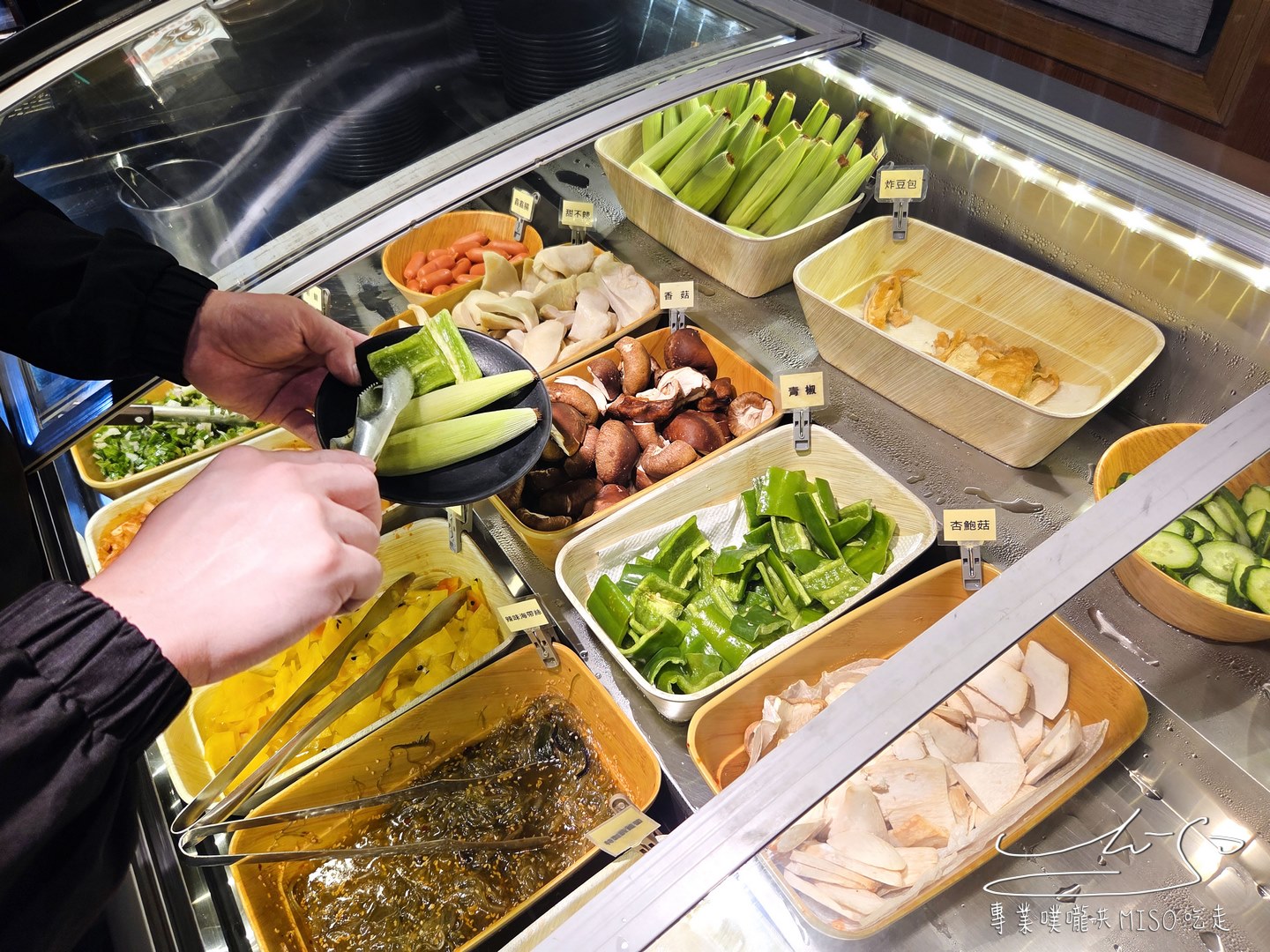 我!就厲害燒烤江翠珍饌店｜599元燒肉吃到飽，雞豬牛海鮮無限吃！蔬菜、甜點通通有，江子翠捷運站出口就到！