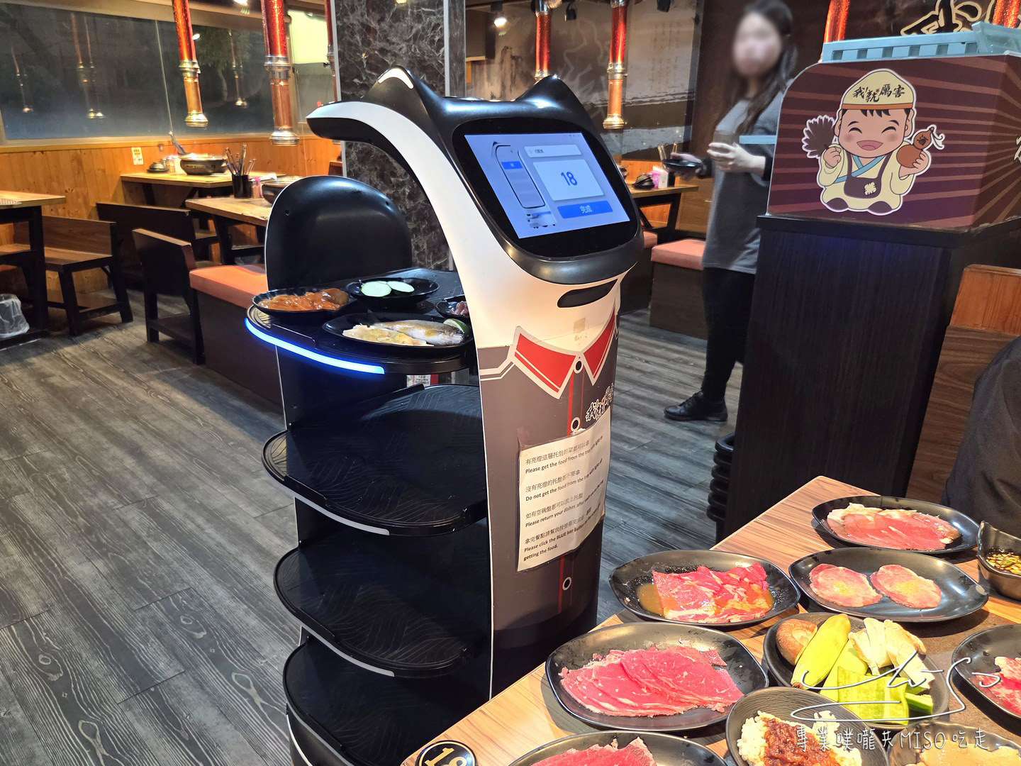 我!就厲害燒烤江翠珍饌店｜599元燒肉吃到飽，雞豬牛海鮮無限吃！蔬菜、甜點通通有，江子翠捷運站出口就到！