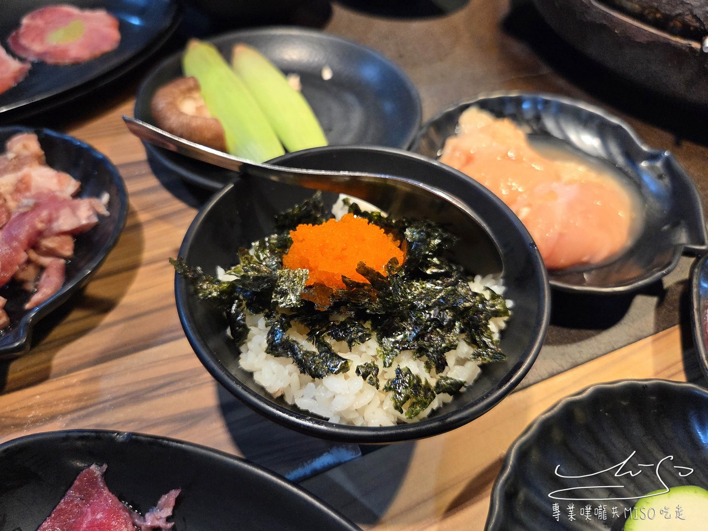 我!就厲害燒烤江翠珍饌店｜599元燒肉吃到飽，雞豬牛海鮮無限吃！蔬菜、甜點通通有，江子翠捷運站出口就到！