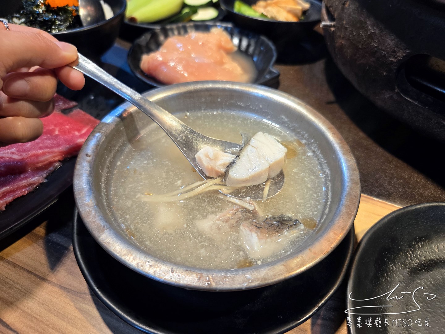 我!就厲害燒烤江翠珍饌店｜599元燒肉吃到飽，雞豬牛海鮮無限吃！蔬菜、甜點通通有，江子翠捷運站出口就到！