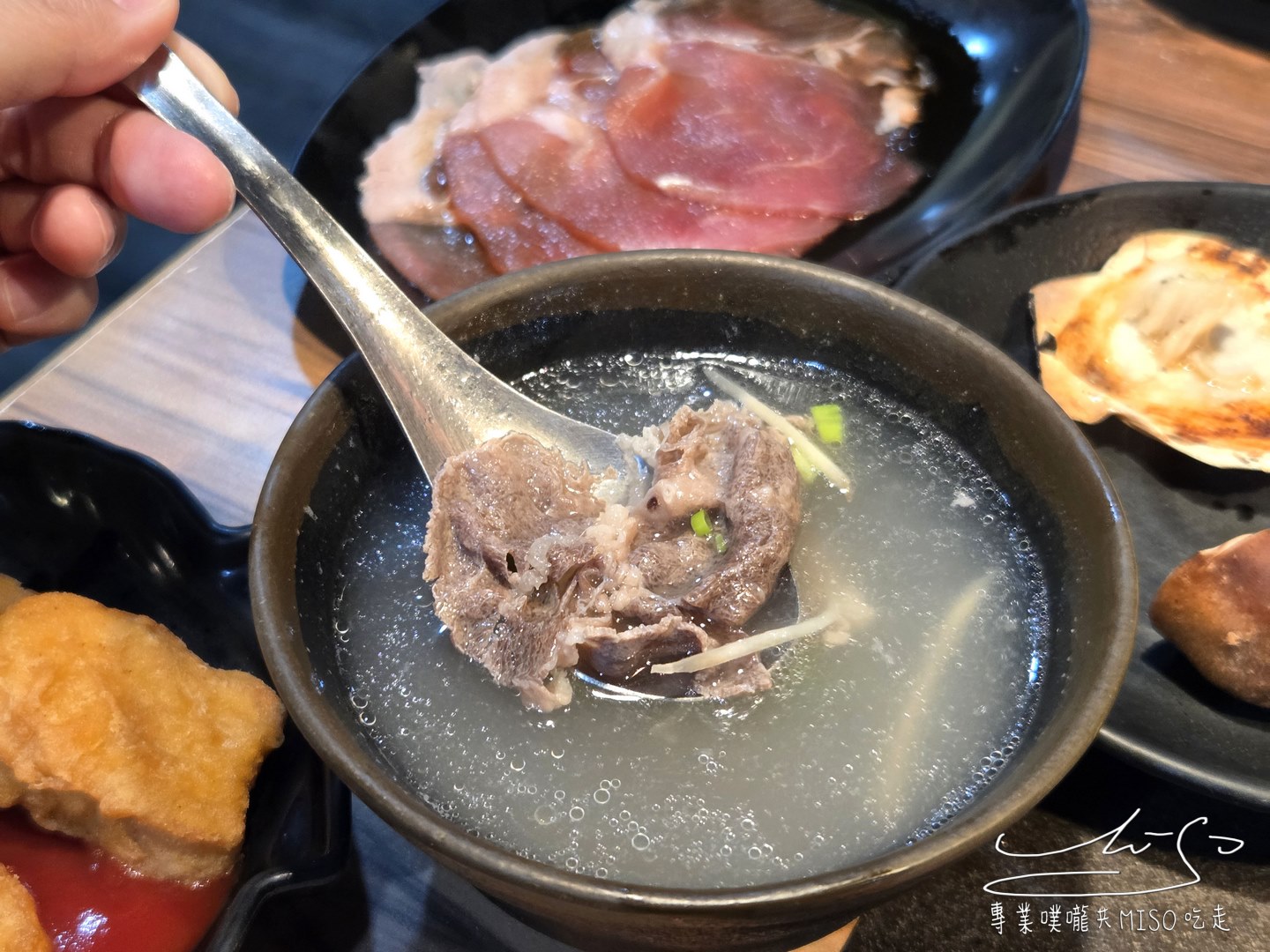 我!就厲害燒烤江翠珍饌店｜599元燒肉吃到飽，雞豬牛海鮮無限吃！蔬菜、甜點通通有，江子翠捷運站出口就到！
