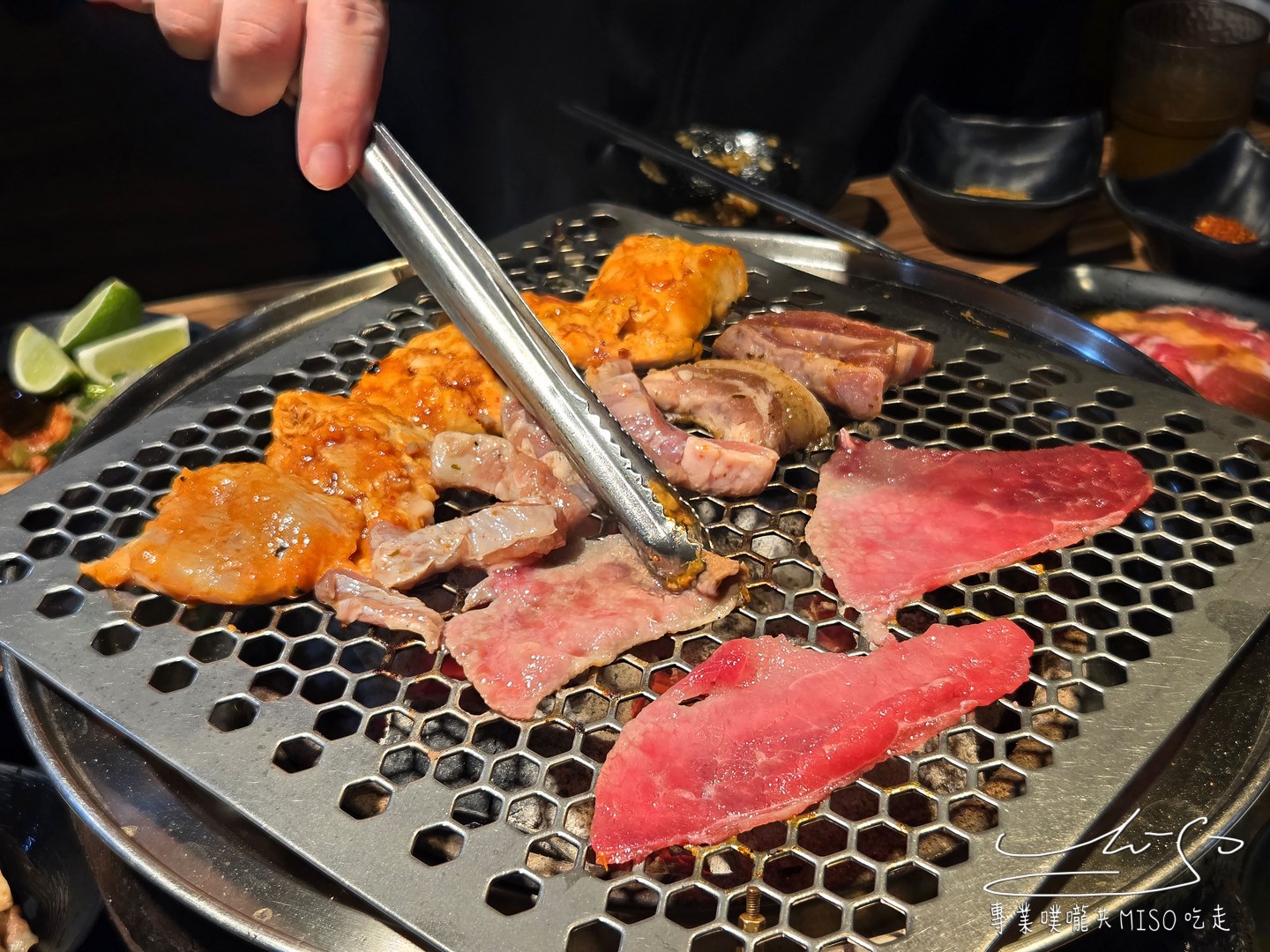 我!就厲害燒烤江翠珍饌店｜599元燒肉吃到飽，雞豬牛海鮮無限吃！蔬菜、甜點通通有，江子翠捷運站出口就到！