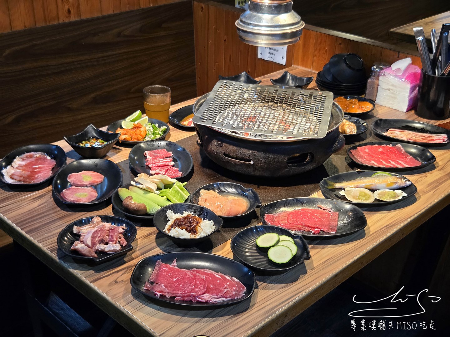 我!就厲害燒烤江翠珍饌店｜599元燒肉吃到飽，雞豬牛海鮮無限吃！蔬菜、甜點通通有，江子翠捷運站出口就到！