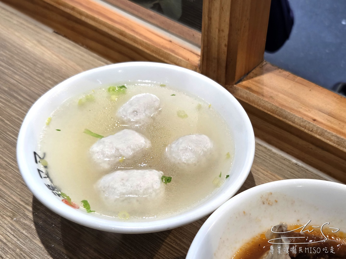 福又又淡水魚丸｜傳承逾40年的淡水魚丸老店，獨家味噌醬汁，老字號嶄新重現文青風格！