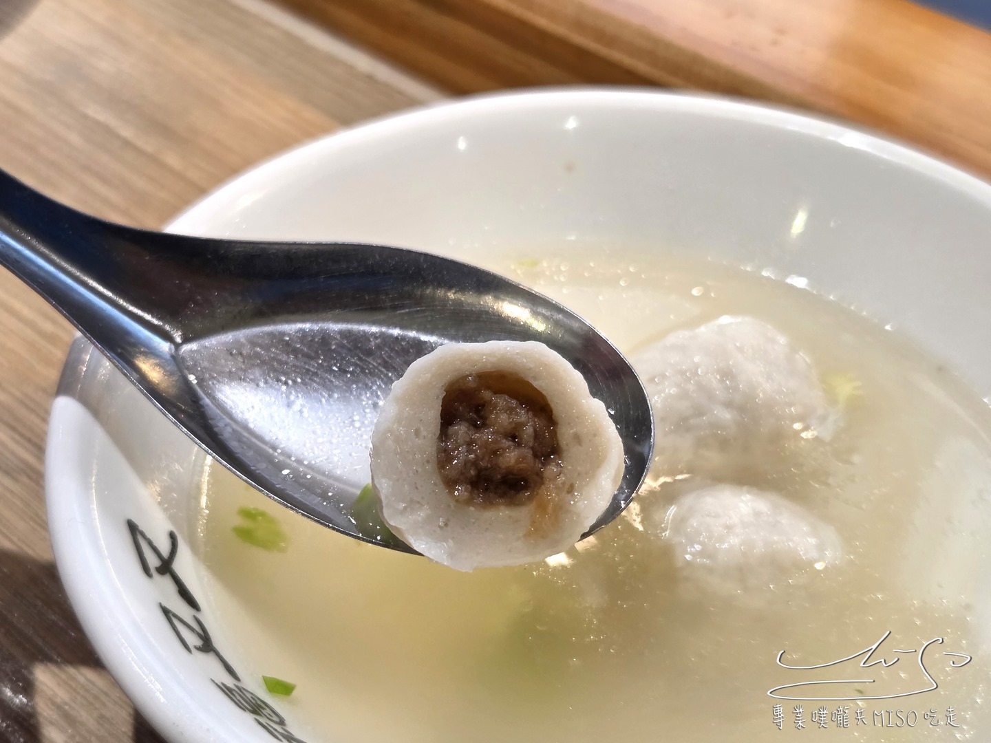 福又又淡水魚丸｜傳承逾40年的淡水魚丸老店，獨家味噌醬汁，老字號嶄新重現文青風格！