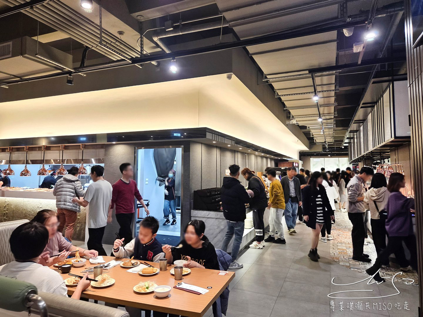 貴族世家板橋板新店|為了自助吧來的!螃蟹、蚵仔煎、豬腳、麻油雞,上百道料理多到像自助餐廳! - 第11張圖 貴族世家板橋板新店|為了自助吧來的!螃蟹、蚵仔煎、豬腳、麻油雞,上百道料理多到像自助餐廳!