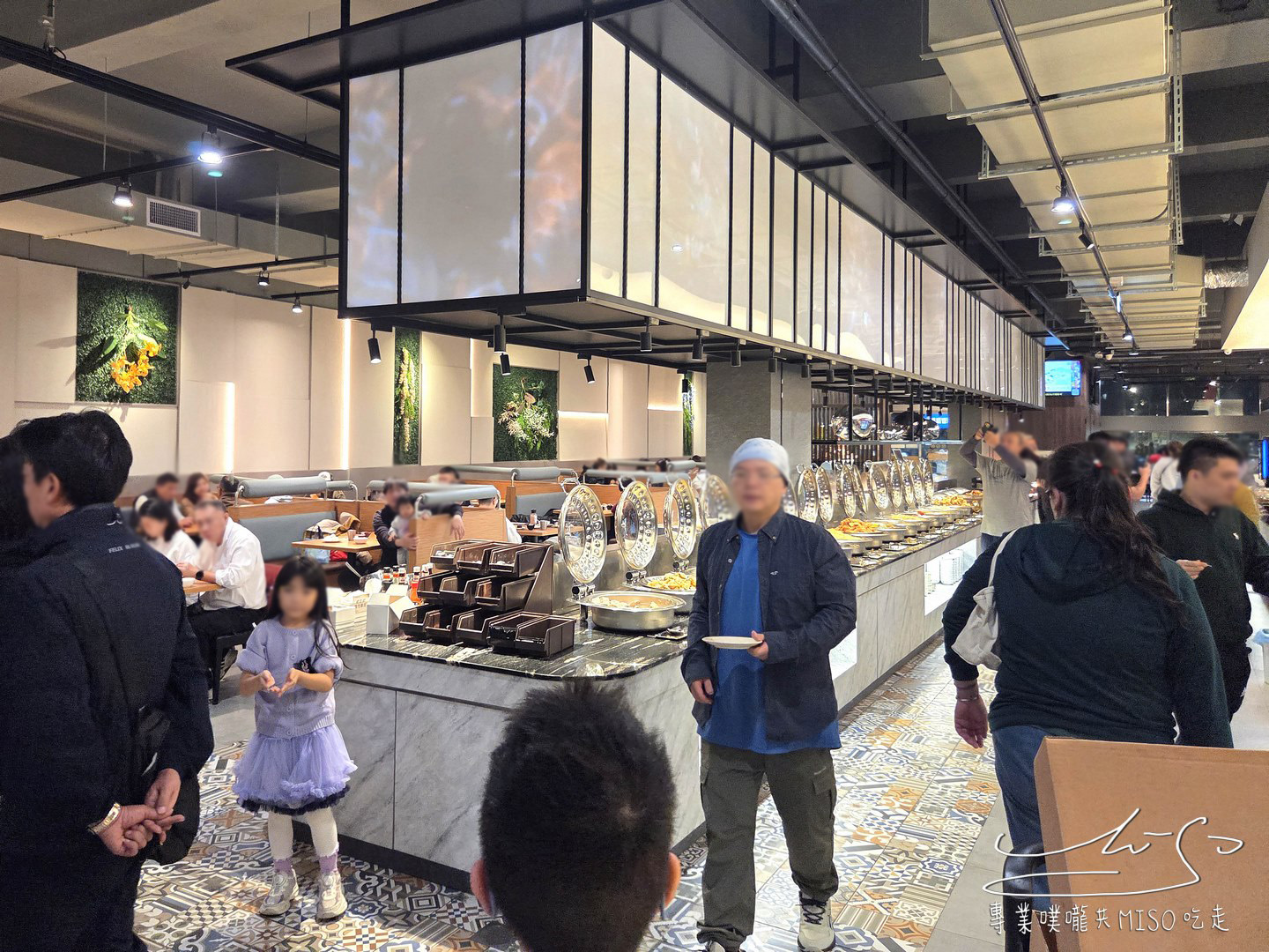 貴族世家板橋板新店|為了自助吧來的!螃蟹、蚵仔煎、豬腳、麻油雞,上百道料理多到像自助餐廳! - 第12張圖 貴族世家板橋板新店|為了自助吧來的!螃蟹、蚵仔煎、豬腳、麻油雞,上百道料理多到像自助餐廳!