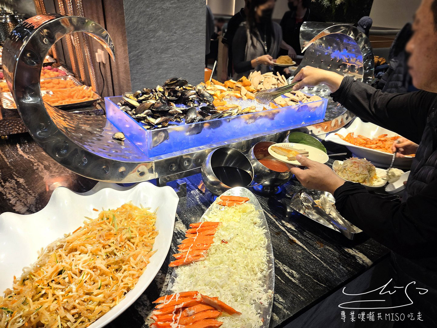 貴族世家板橋板新店|為了自助吧來的!螃蟹、蚵仔煎、豬腳、麻油雞,上百道料理多到像自助餐廳! - 第13張圖 貴族世家板橋板新店|為了自助吧來的!螃蟹、蚵仔煎、豬腳、麻油雞,上百道料理多到像自助餐廳!